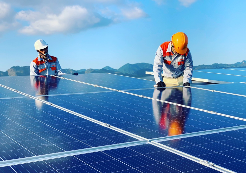 TP.HCM đặt mục tiêu đến năm 2030 có 50% tòa nhà công sở và 50% hộ dân sử dụng điện mặt trời mái nhà. Ảnh minh họa. 