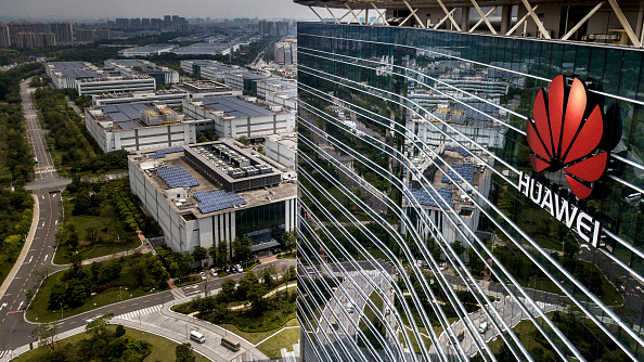 Sản xuất thiết bị điện mặt trời Huawei