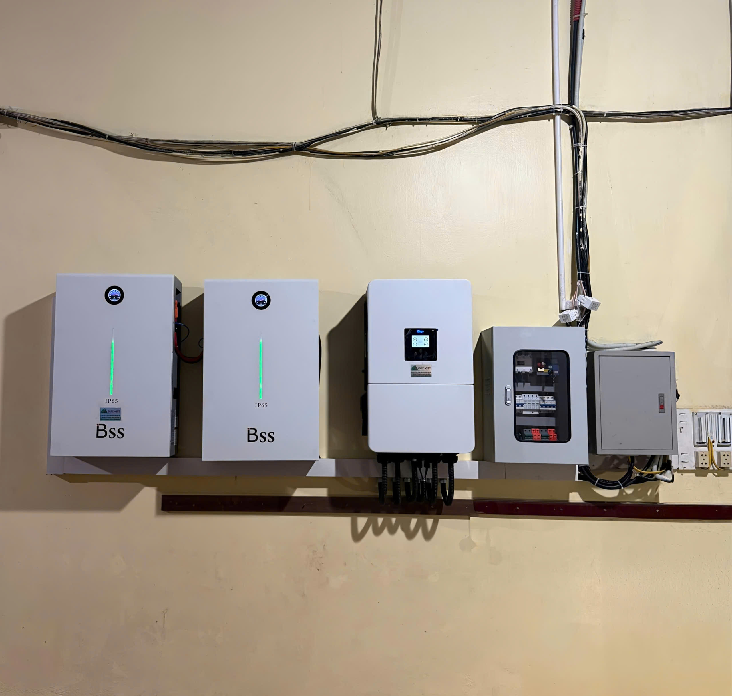 Hệ thống điện mặt trời Hybrid