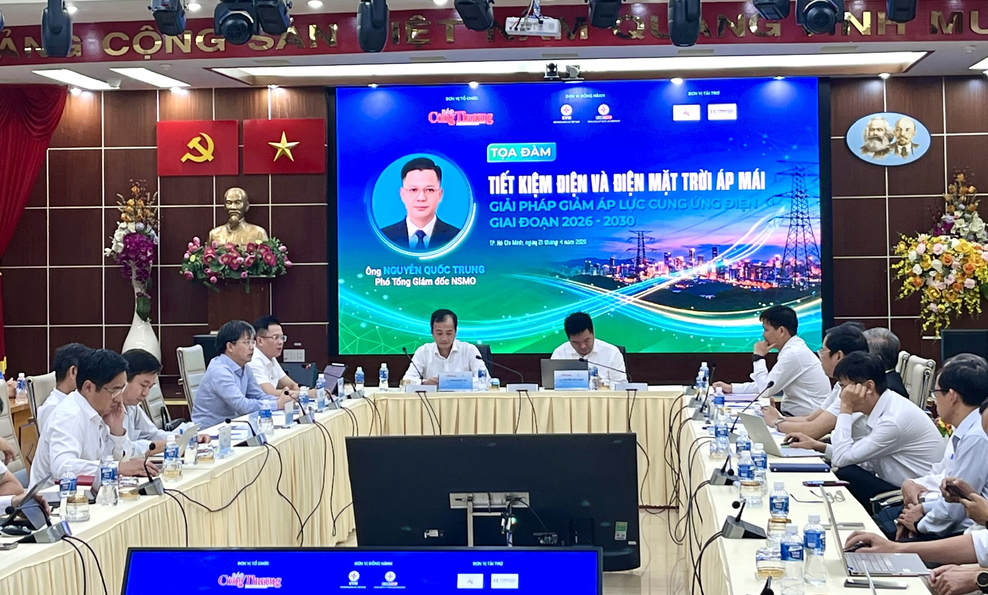 Tọa đàm “Tiết kiệm điện và điện mặt trời áp mái: Giải pháp giảm áp lực cung ứng điện giai đoạn 2026-2030” - Ảnh: VGP/LA