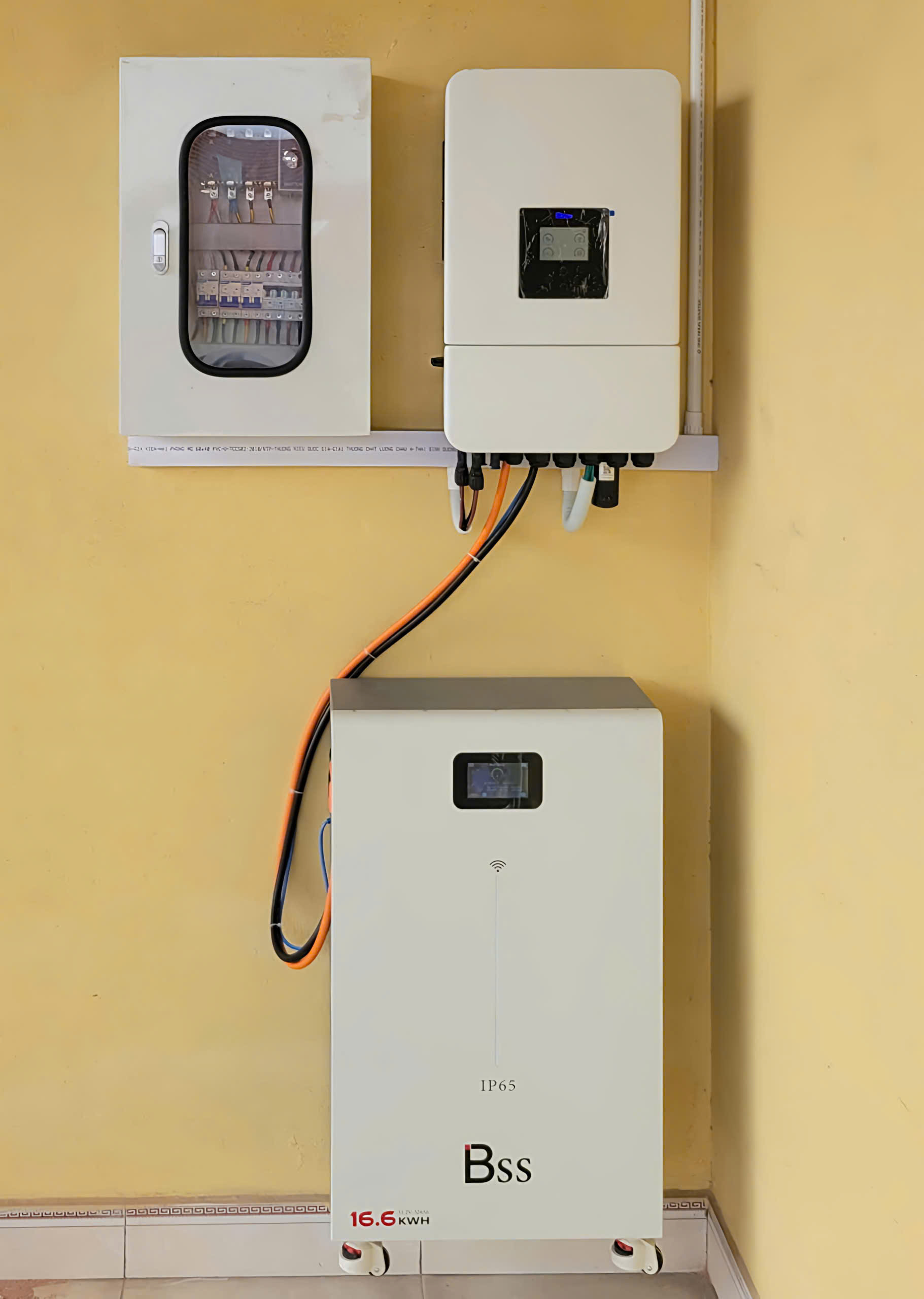 Hệ thống điện mặt trời kèm pin lưu trữ